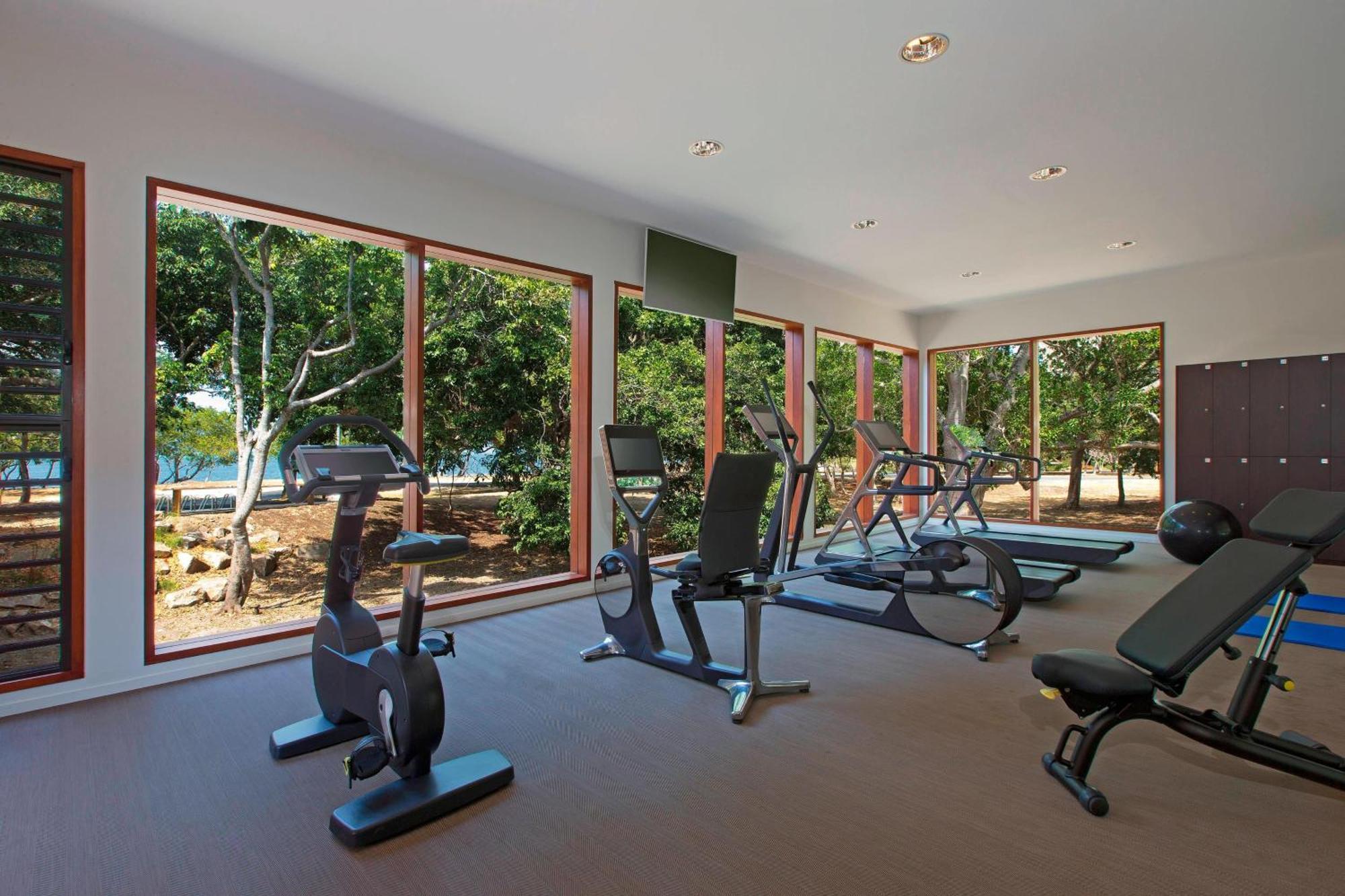 Sheraton New Caledonia Deva Spa & Golf Resort Bourail Dış mekan fotoğraf The gym at the resort